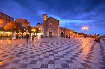 <b>Italy, Taormina</b>, Piazza IX Aprile at dusk