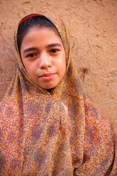 <b>Iran, Yazd</b>, Young girl in traditional chador