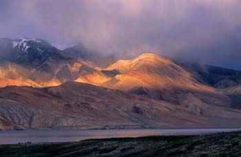 <b>India, Tso Moriri</b>, Sunset over Tso Moriri lake